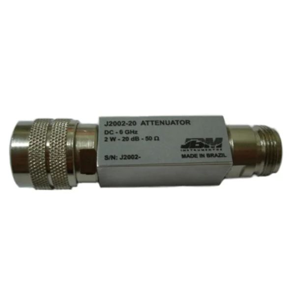 O atenuador J2002-6G é um dispositivo eletrônico desenvolvido para reduzir a amplitude ou potência do sinal de RF.