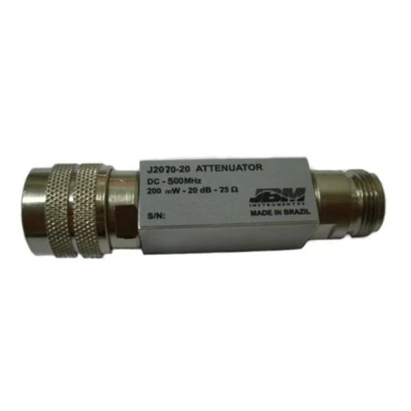 O atenuador J2070 é um dispositivo eletônico desenvolvido para reduzir a amplitude ou potência do sinal de RF.